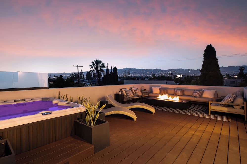 Elegant Melrose Home w Pool and Private Rooftop