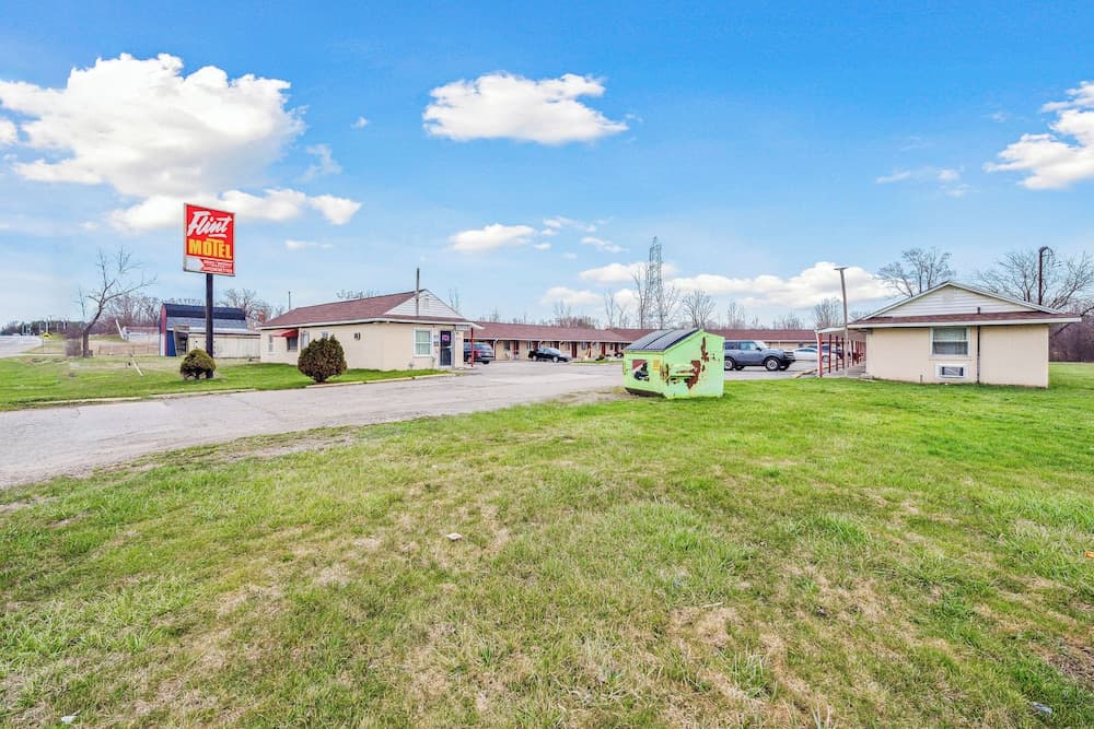 Flint Motel by OYO MI Near I-475