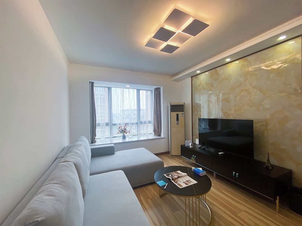 Tyms 2BR Apt WeiningRD Near CESIS Line2