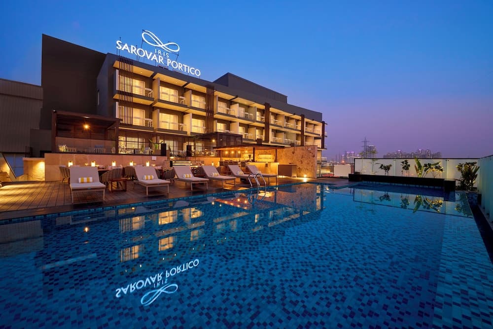 Iris Sarovar Portico