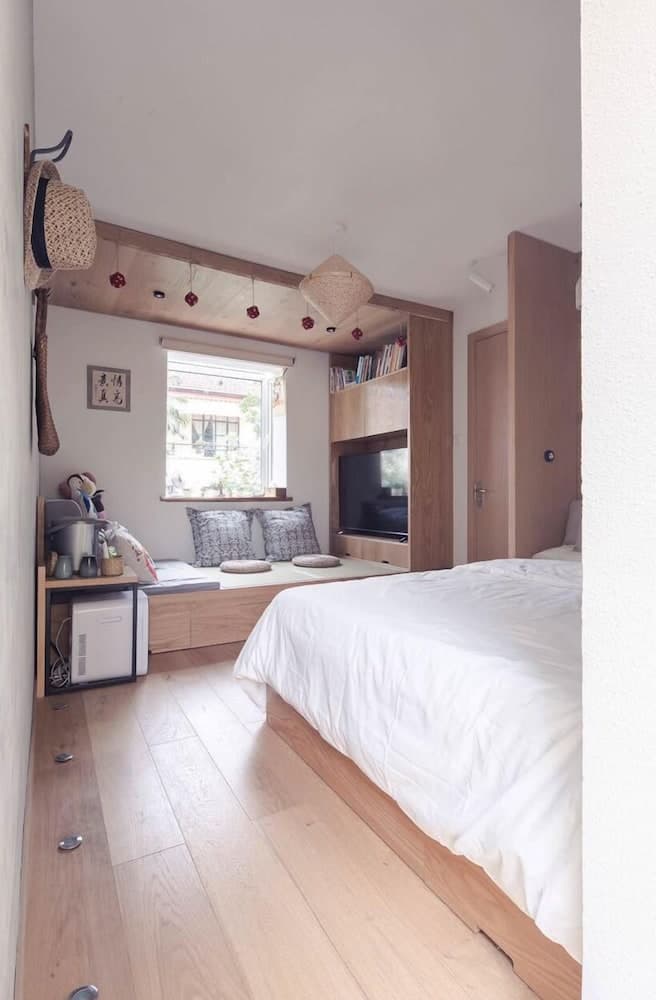 Shanghai Hills & Gefii Sixteen Cats