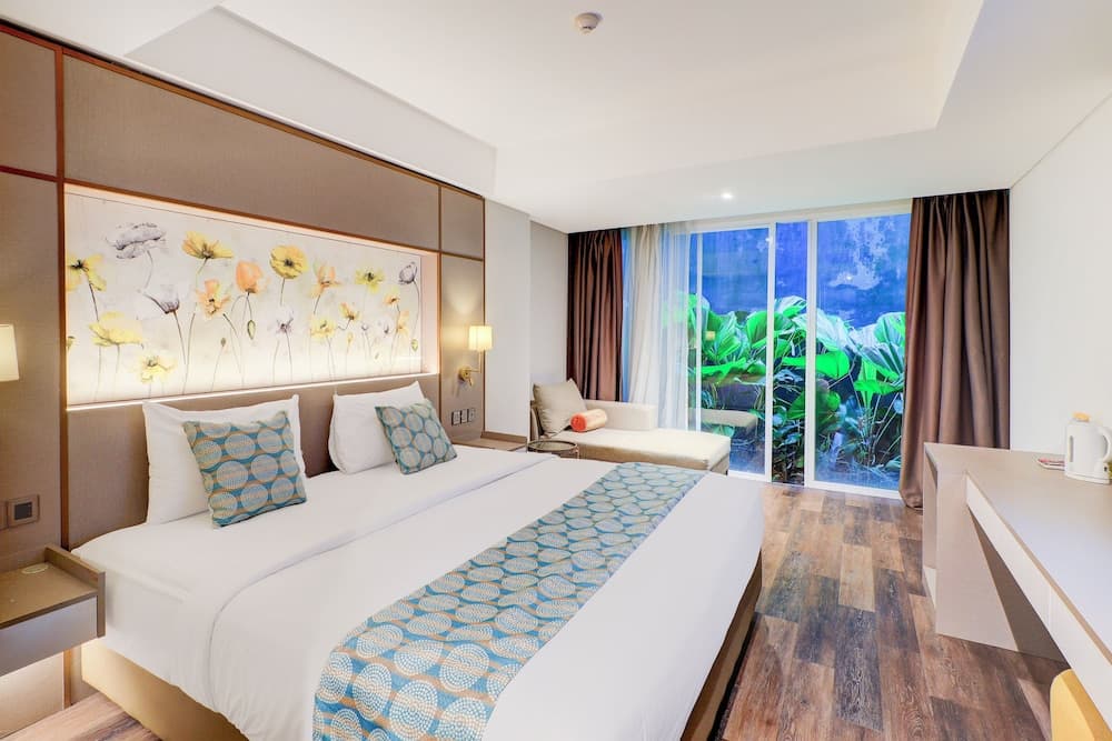 Sunday Hotel Sunset Road Near Trans Stud