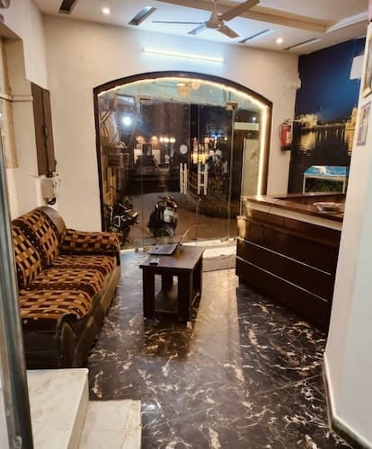 Gurjeet Hotel by Urban Galaxy near Golden Temple