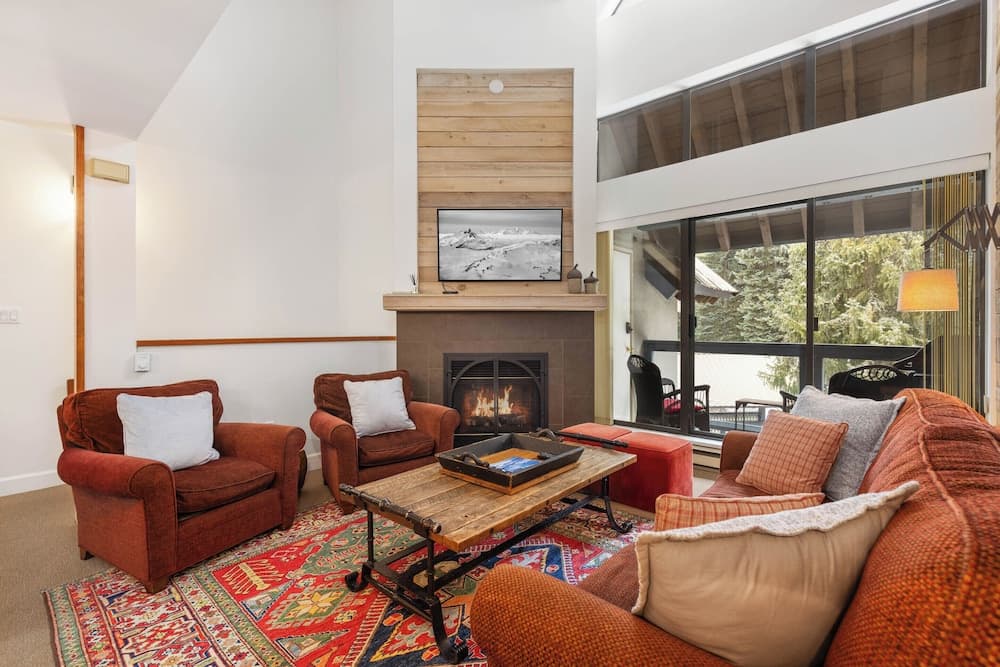 Foxglove 32 by Whistler Premier