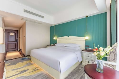 Ramada Plaza By Wyndham Wuhan Dongxi Lake