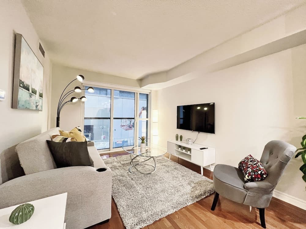 RivetStays - The Icon