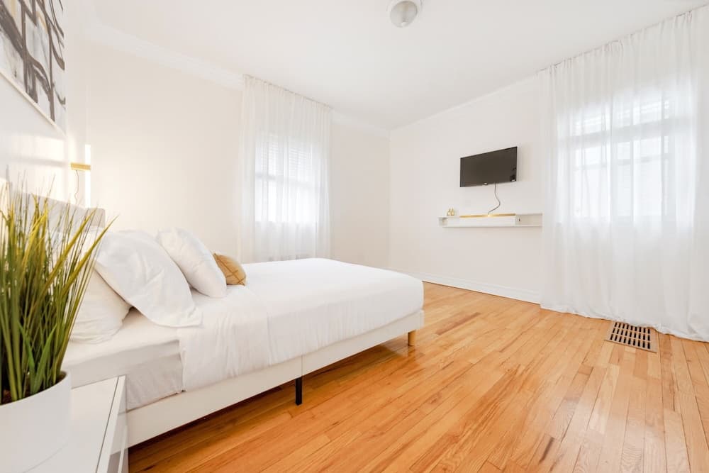 3BR Luxury Retreat with Easy Parking