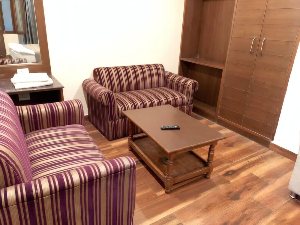 Hotel Samrat | On Mall Road with complimentary Parking