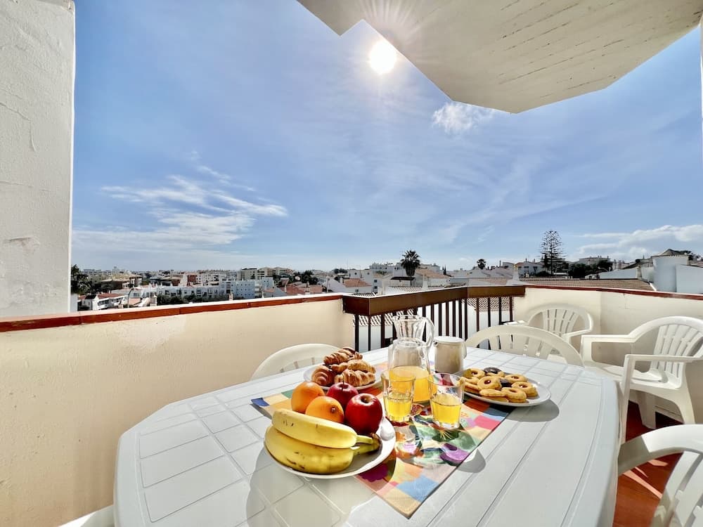 Albufeira Skylight 2 by Homing