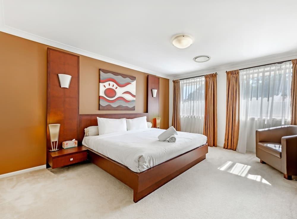 Kozyguru | Westleigh | 4 Bed Room | Free Parking