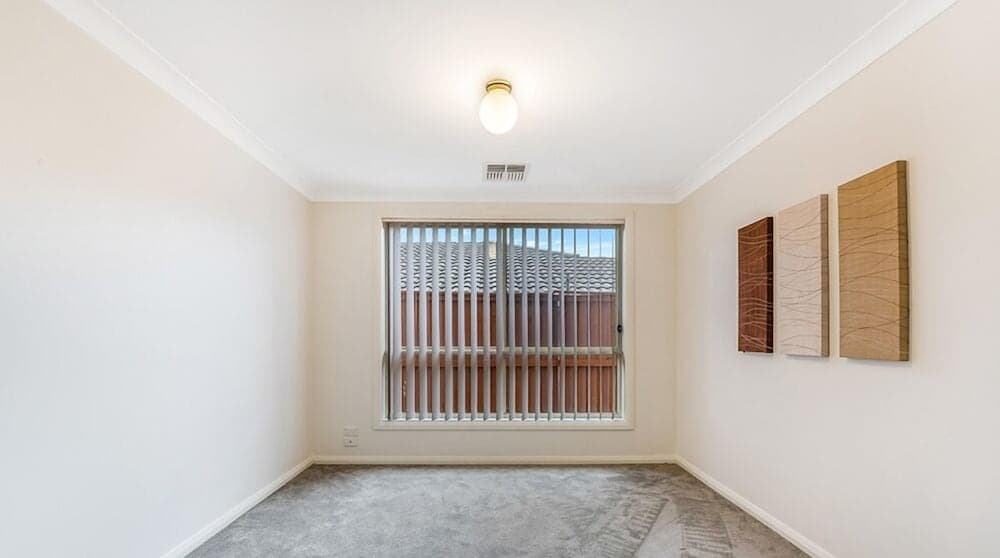 Kozyguru | West Hoxton | Spacious 7-Person Home With Backyard