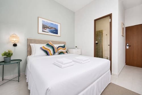 Room 12: Sunlit Balcony Stay Near Calle Cerra