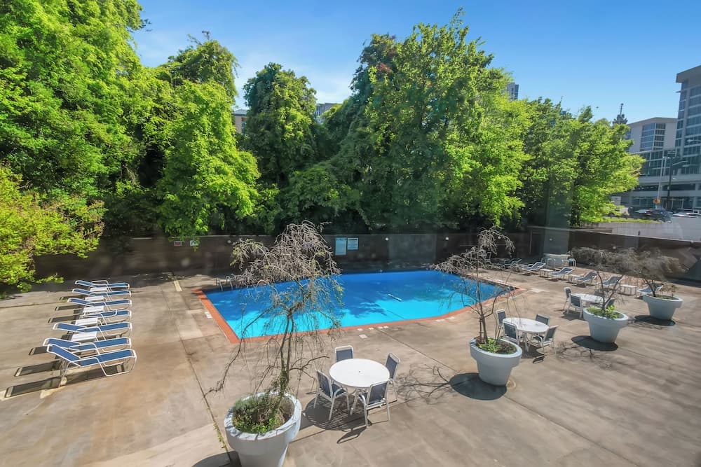 Spacious 3BR DTWN Condo with Pool