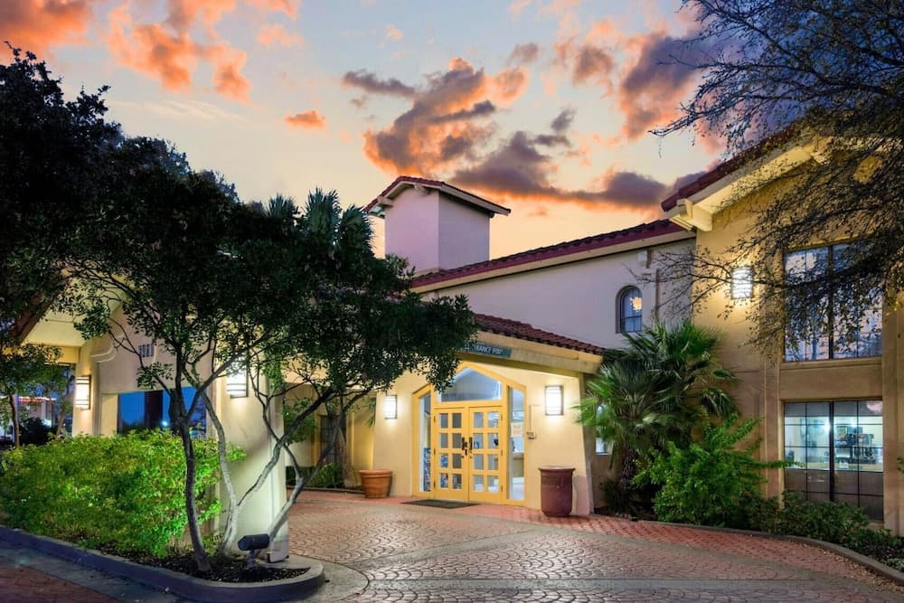 Coratel Inn and Suites Jasper Wonderland