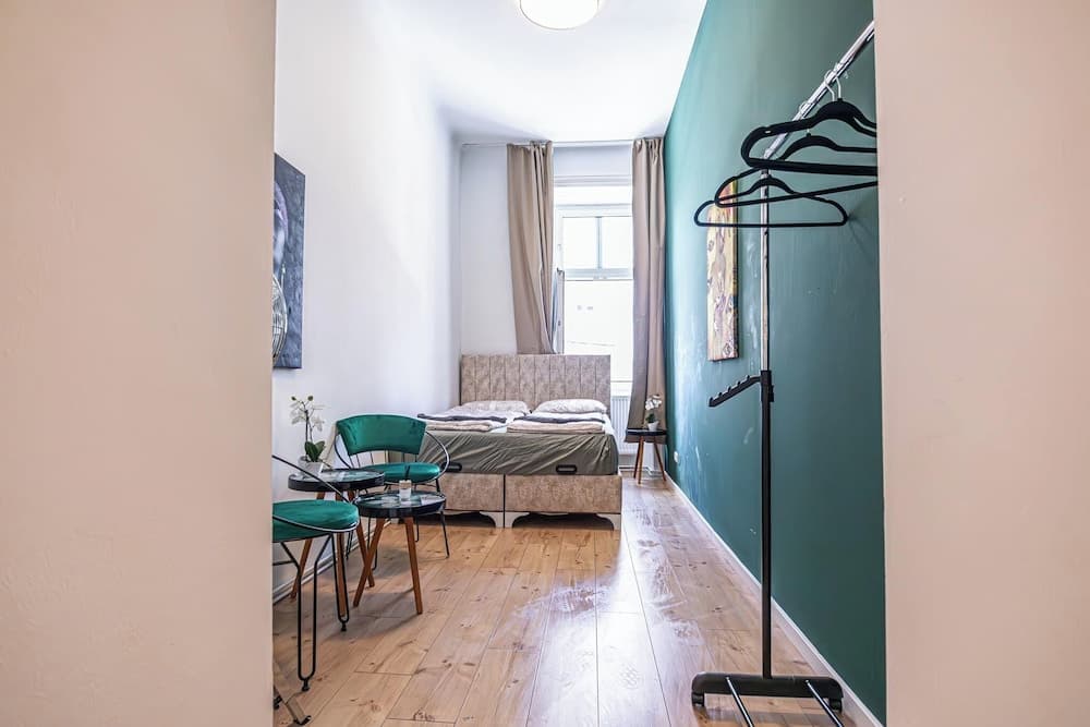 8 Studios with Terrace in Margareten