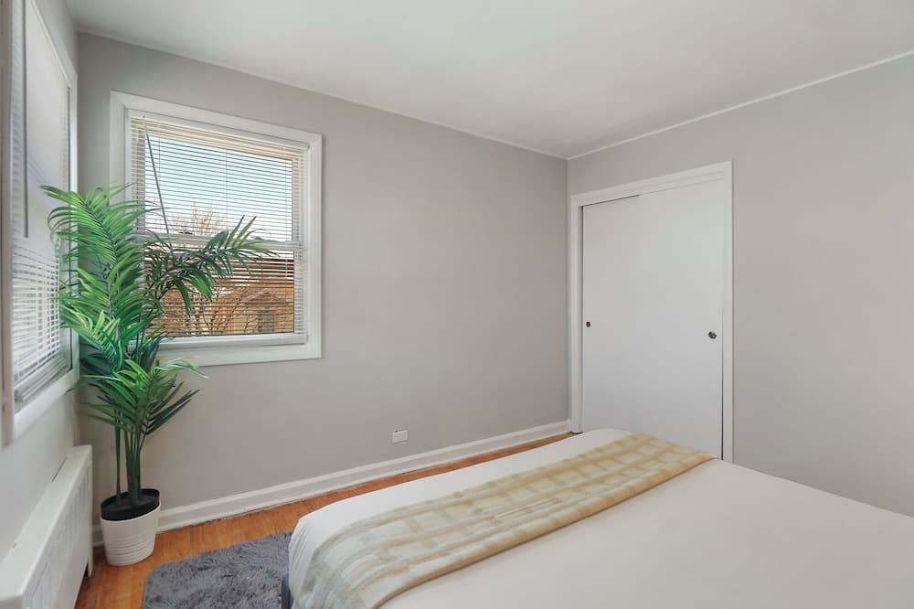 Lovely & Furnished 2BR Apt
