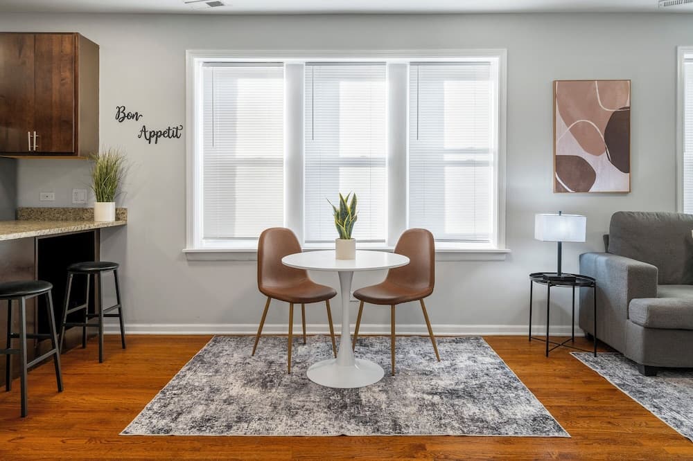 Cozy 1-Bedroom Apt with In-Unit Laundry
