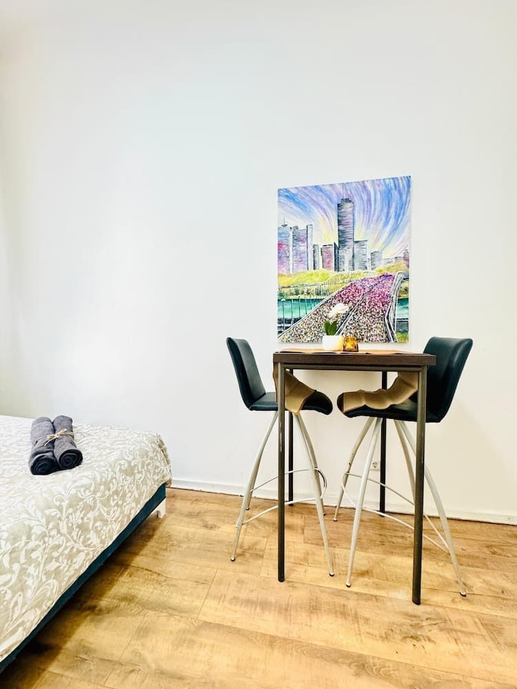 5BR Apt 10min to Matzleinsdorfer