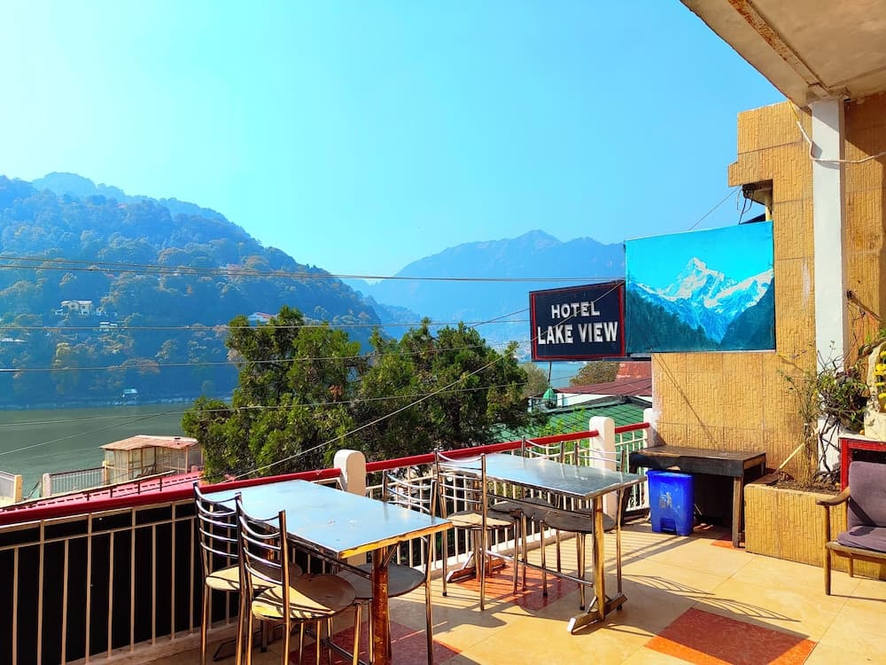 Hotel Lake View Mall Road Near Lake