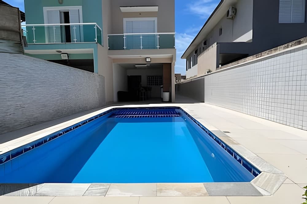 Casa com piscina em Boraceia