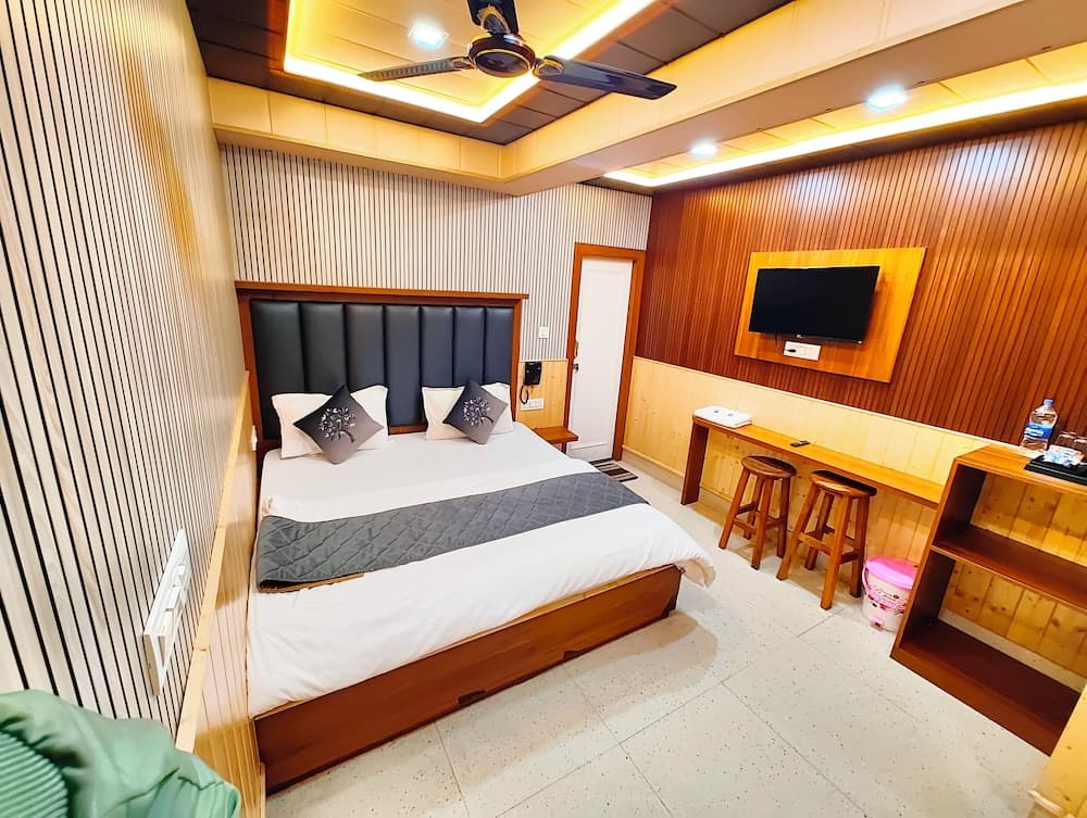 Hotel GP Lake View Near Mall Road