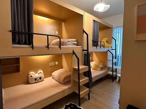 Nomadic International  Hostel