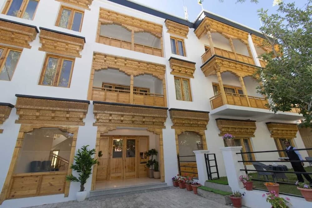 Konaklama yerinin ön cephesi