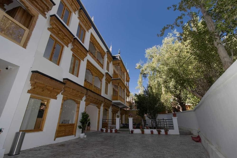 Konaklama yerinin ön cephesi