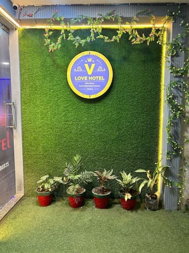 V Love Hotel
