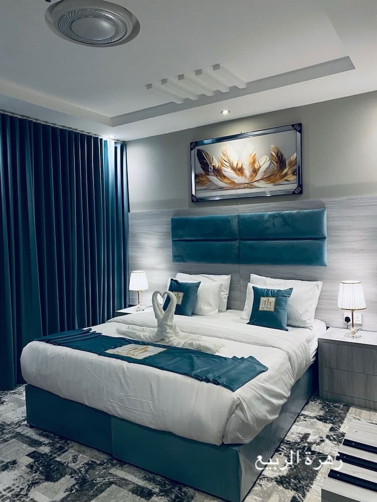 zahrat alrabie lilshuqaq almakhduma