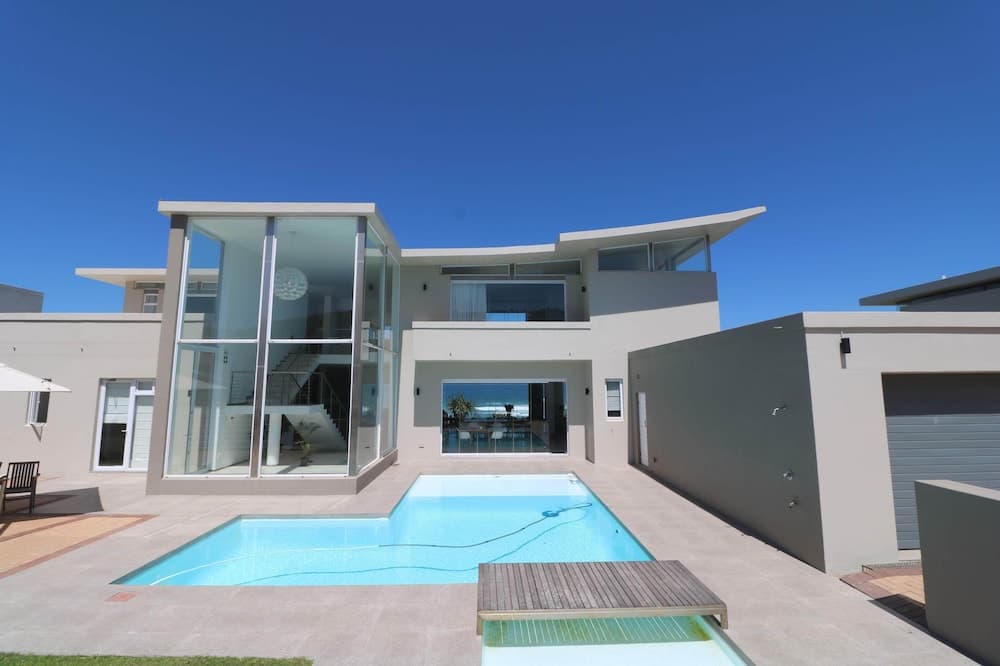 Oceans Villa