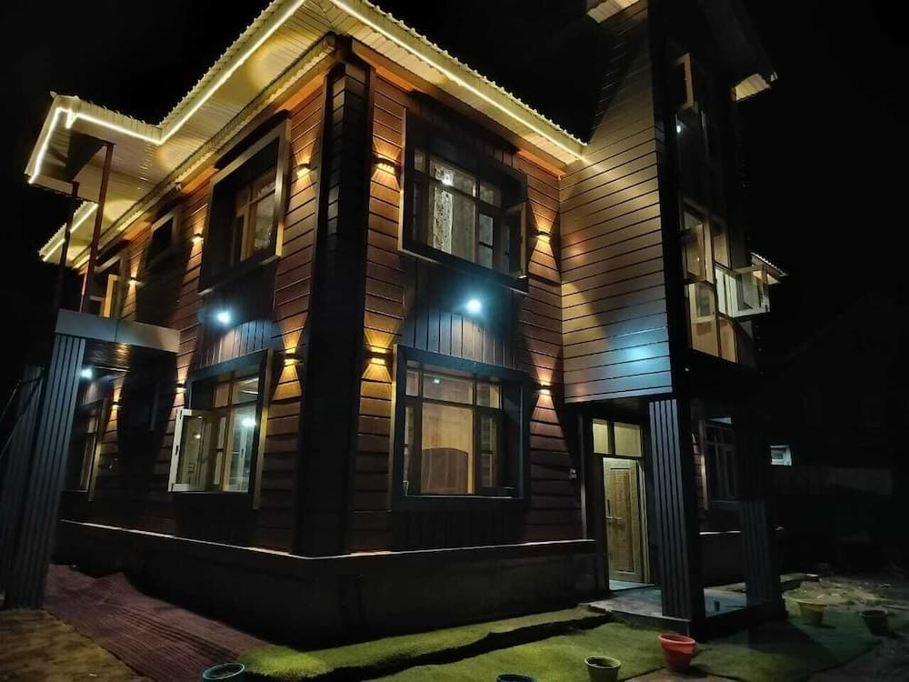 Konaklama yerinin ön cephesi