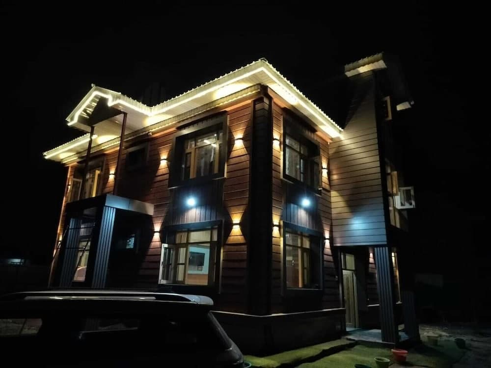 Konaklama yerinin ön cephesi