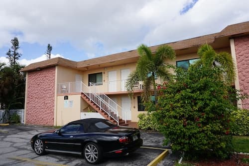 Mary Pop Apartments