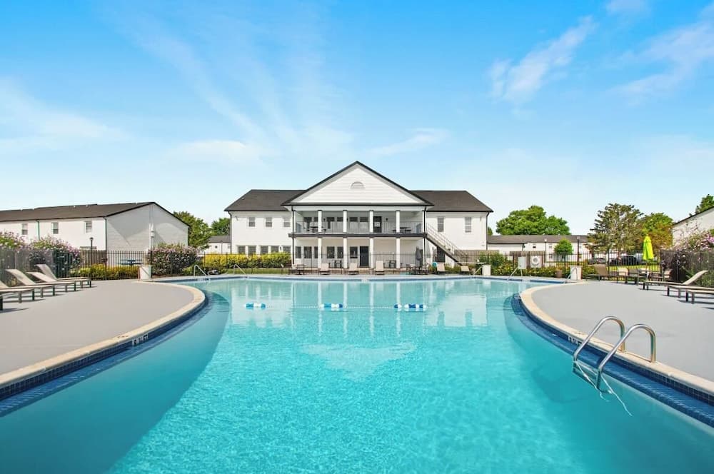 Lake Castleton Apartments by Barsala