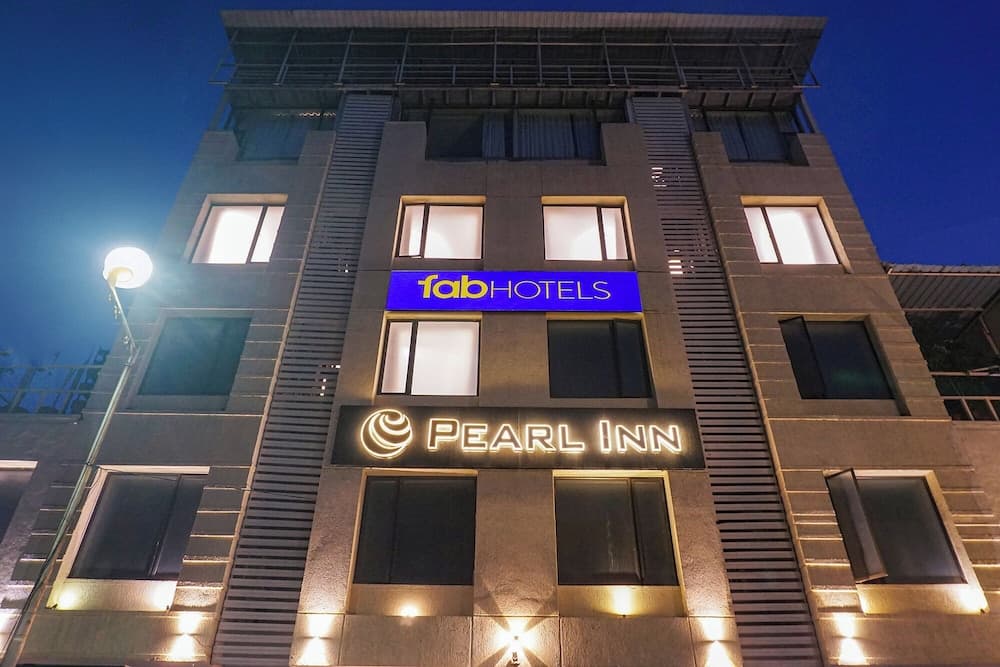 FabHotel Executive Pearl Inn - Nr. Twin tower