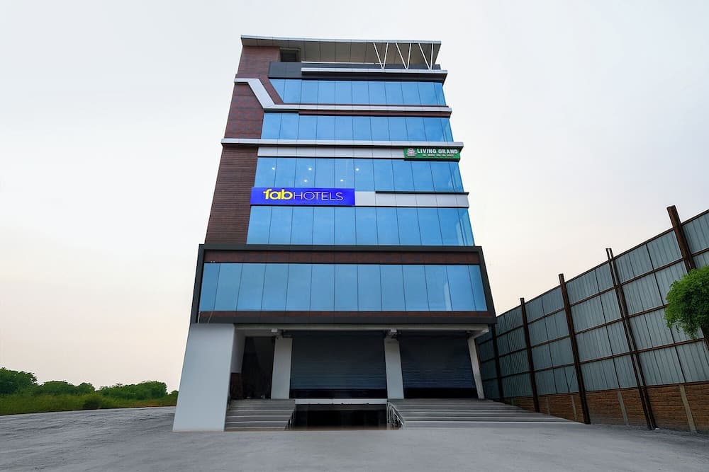 Fabhotel Rr Living Grand