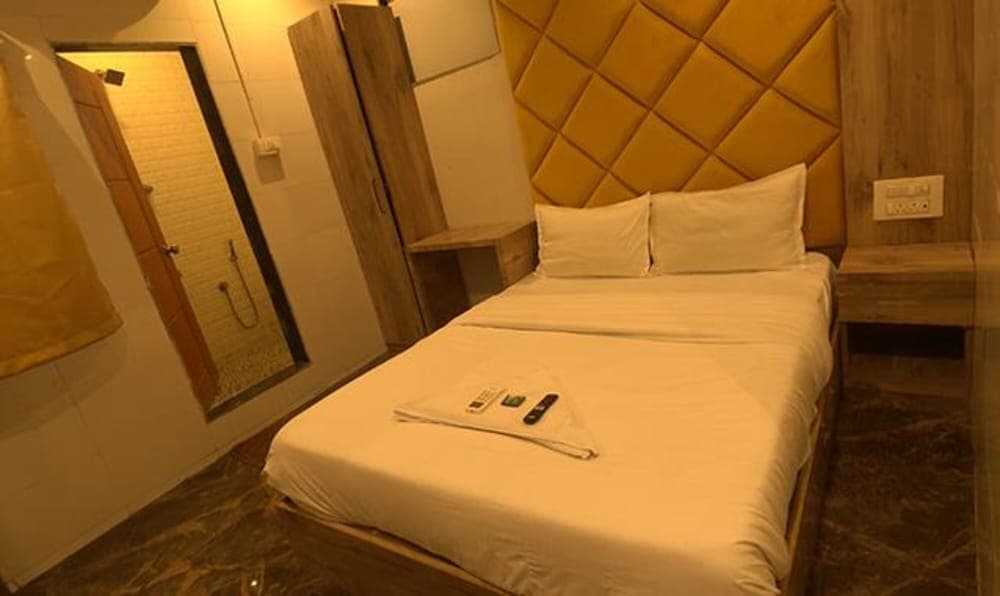 Fabhotel Platinum Inn