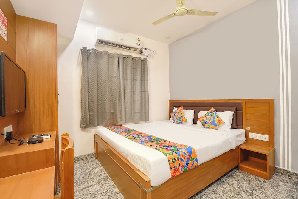 Fabhotel Lloyd’S Inn