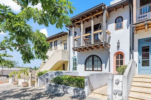 Trendy Condo with Modern Decor, Stunning Ocean Views, and Exclusive Beach Club Access