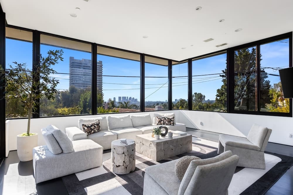 Bird Street Home min away from Sunset Blvd