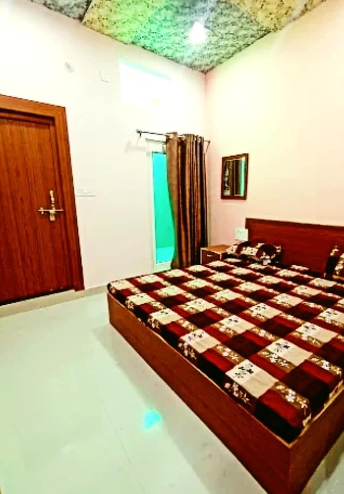 Hotel Saraswati Atithi Bhawan Vrindavan