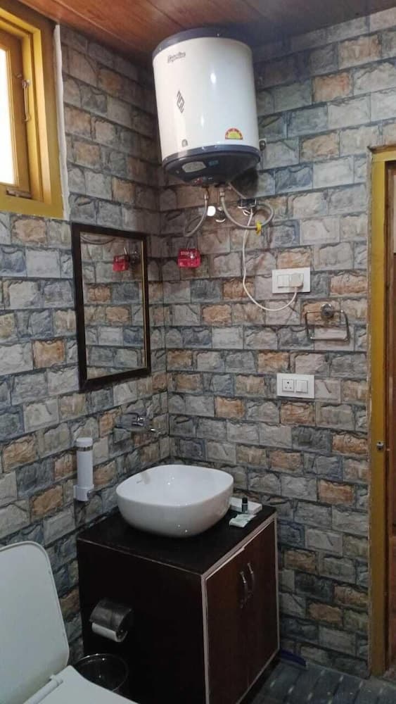 Tirthan Villa Resort