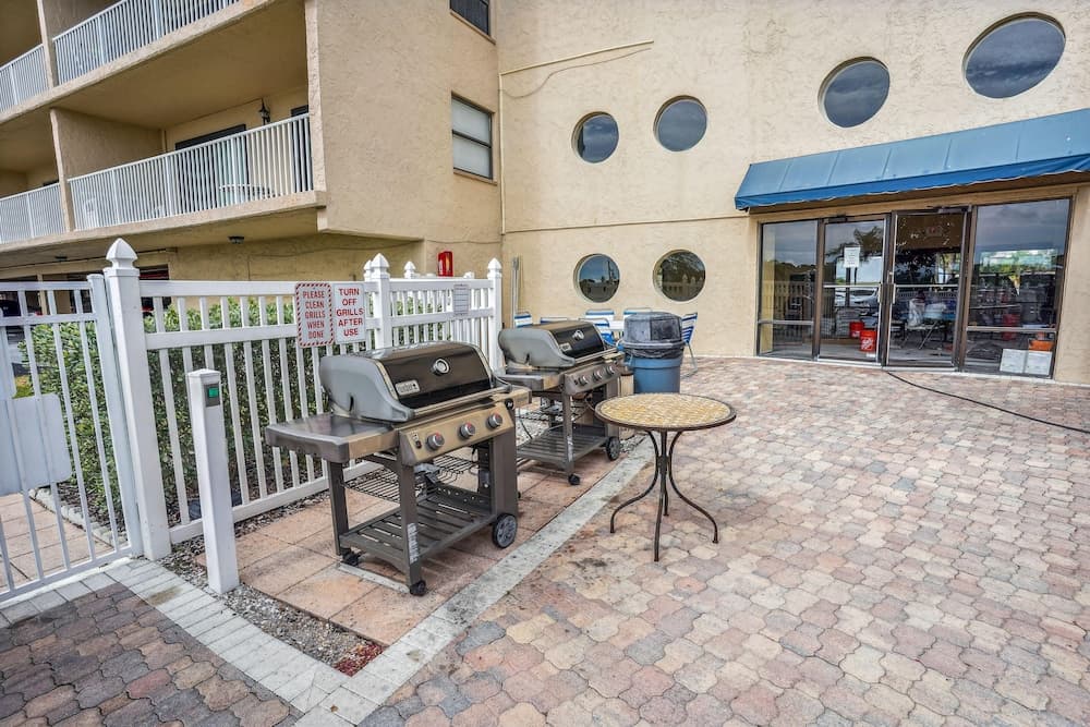 Bayshore Yacht & Tennis 806