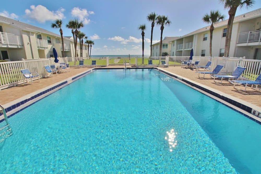 Colony Beach Club 201