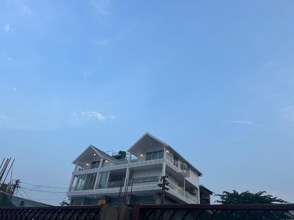 Konaklama yerinin ön cephesi