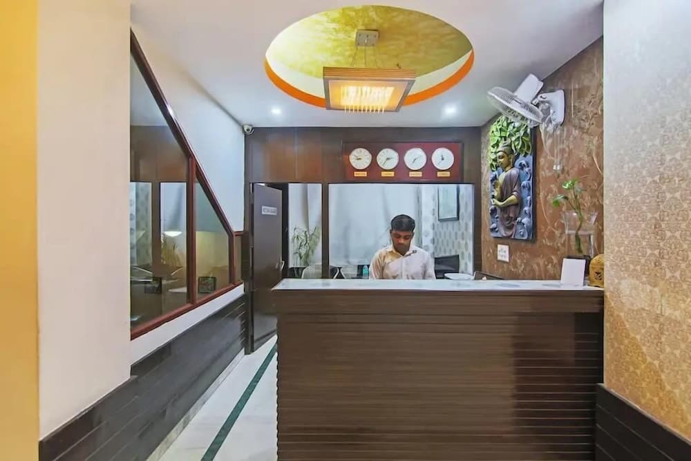 Tipsyy Inn Suites 006