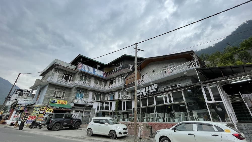 Singh Saab Rooms & Cafe