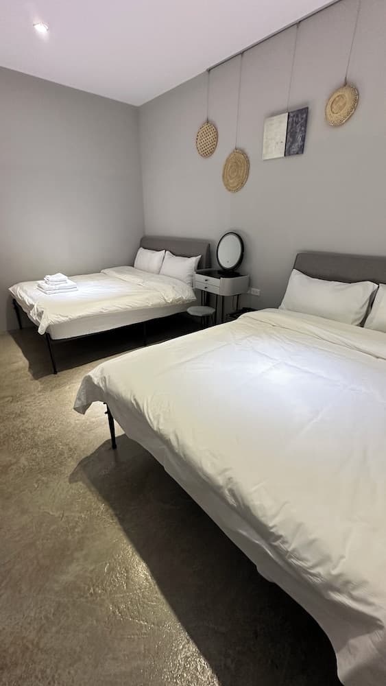 H hotel
