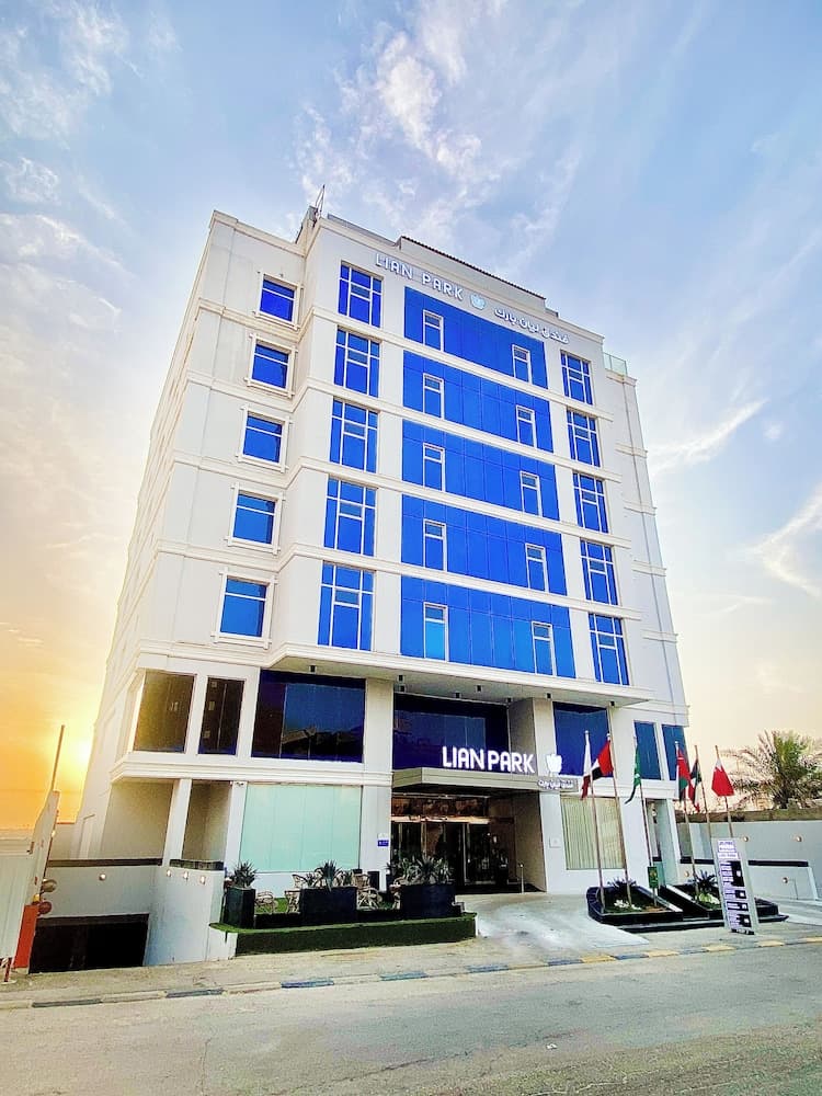 Lian Park Hotel